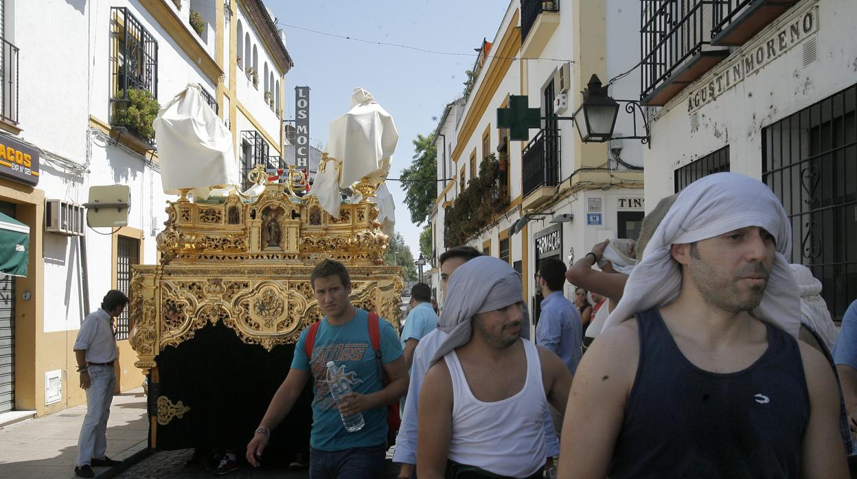 Ensayo de costaleros de Nuestro Padre Jesús de la Oración en el Huerto de Córdoba