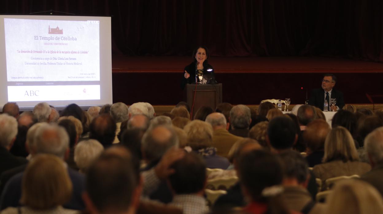 Gloria Lora, durante su conferencia en el ciclo El Templo de Córdoba