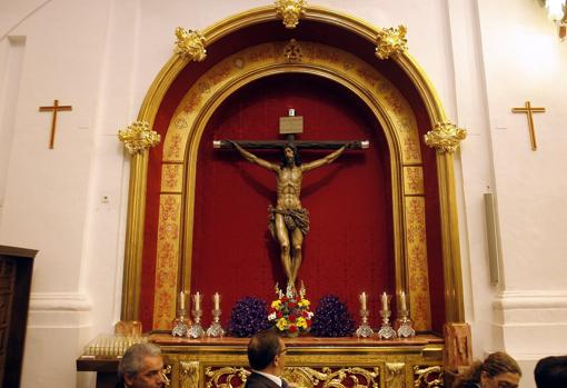 El Cristo de la Providencia, en su altar de la iglesia de la Trinidad