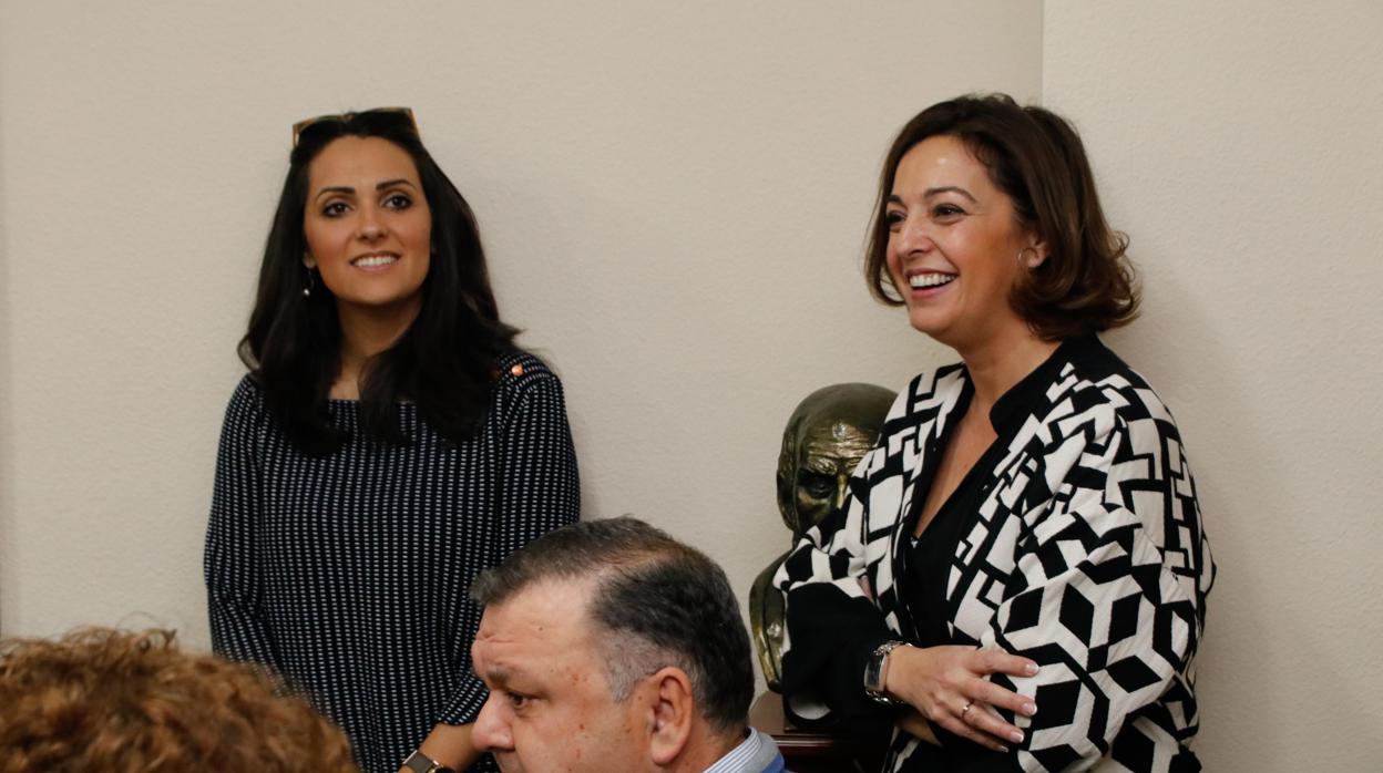 Carmen González e Isabel Ambrosio, en el último comité provincial del PSOE