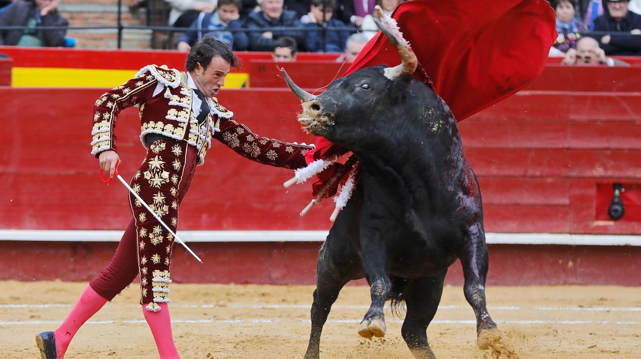 Finito, con el primero de la tarde de la corrida de Fallas