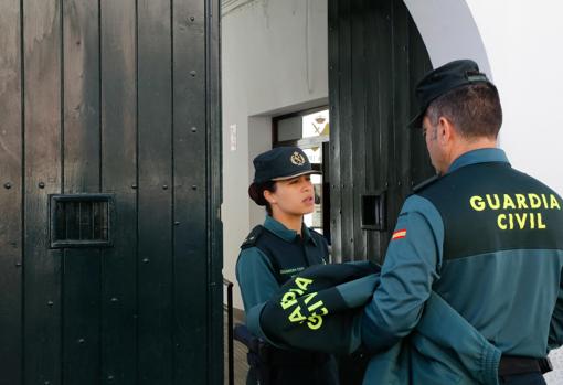 La teniente Carmen Pérez, primera mujer al frente de un puesto de la Guardia Civil en Córdoba