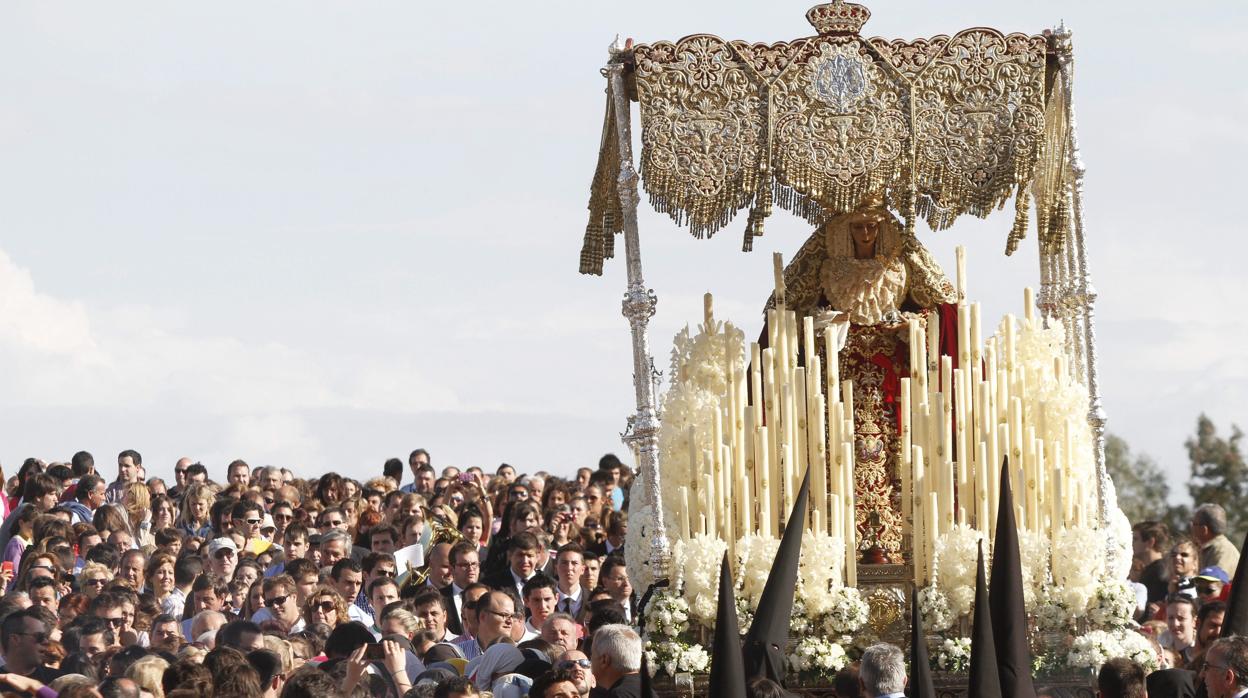 María Santísima de la Encarnación durante su salida procesional el Domingo de Ramos