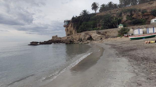 Encuentran el cadáver de un hombre en una playa de Nerja