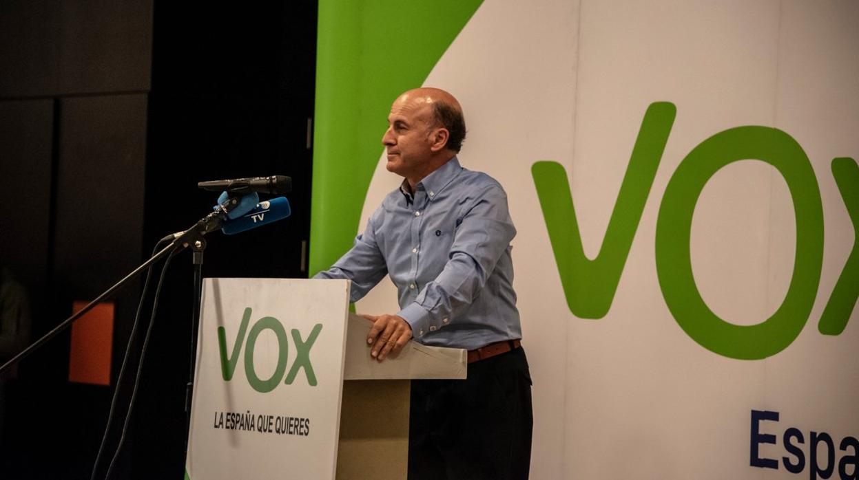 El hasta ahoora presidente de Vox en Granada, Julio Vao