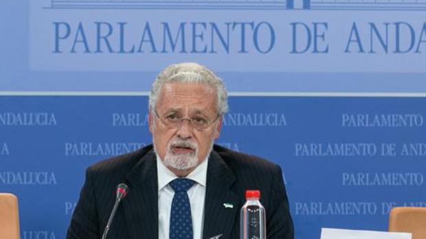 El Defensor del Pueblo Andaluz quiere un protocolo para establecer la edad de los inmigrantes menores