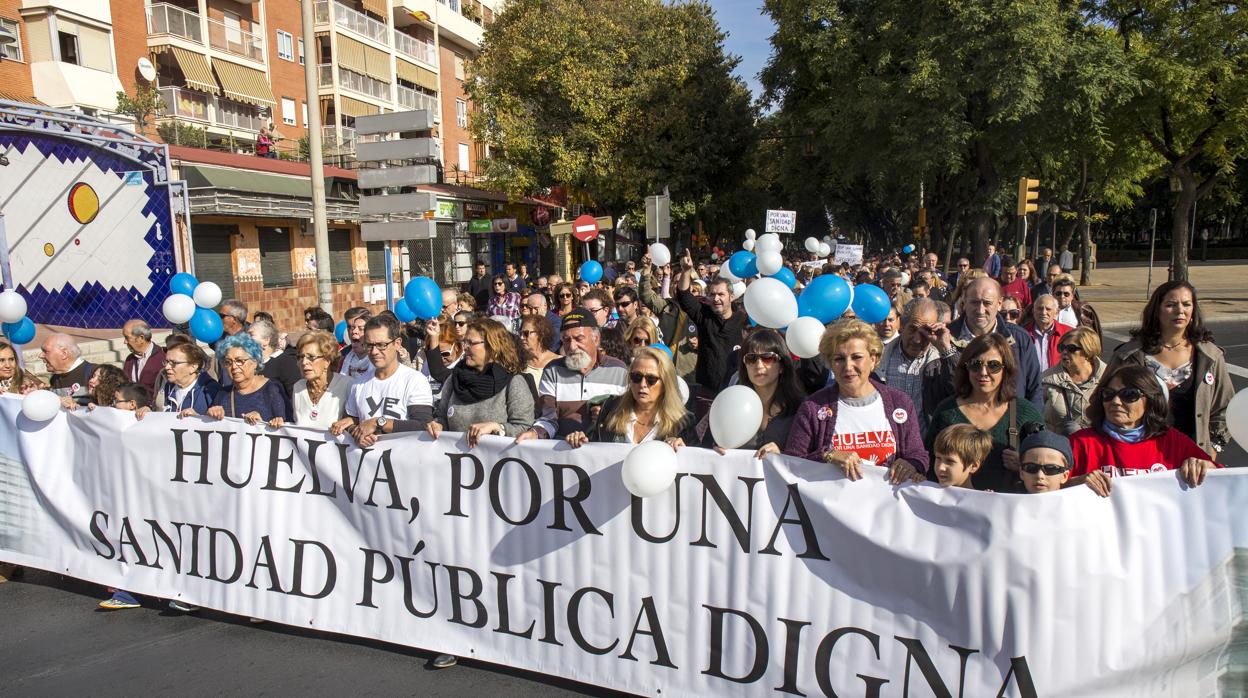 Paloma Hergueta, en el centro de la imagen durante una manifestación