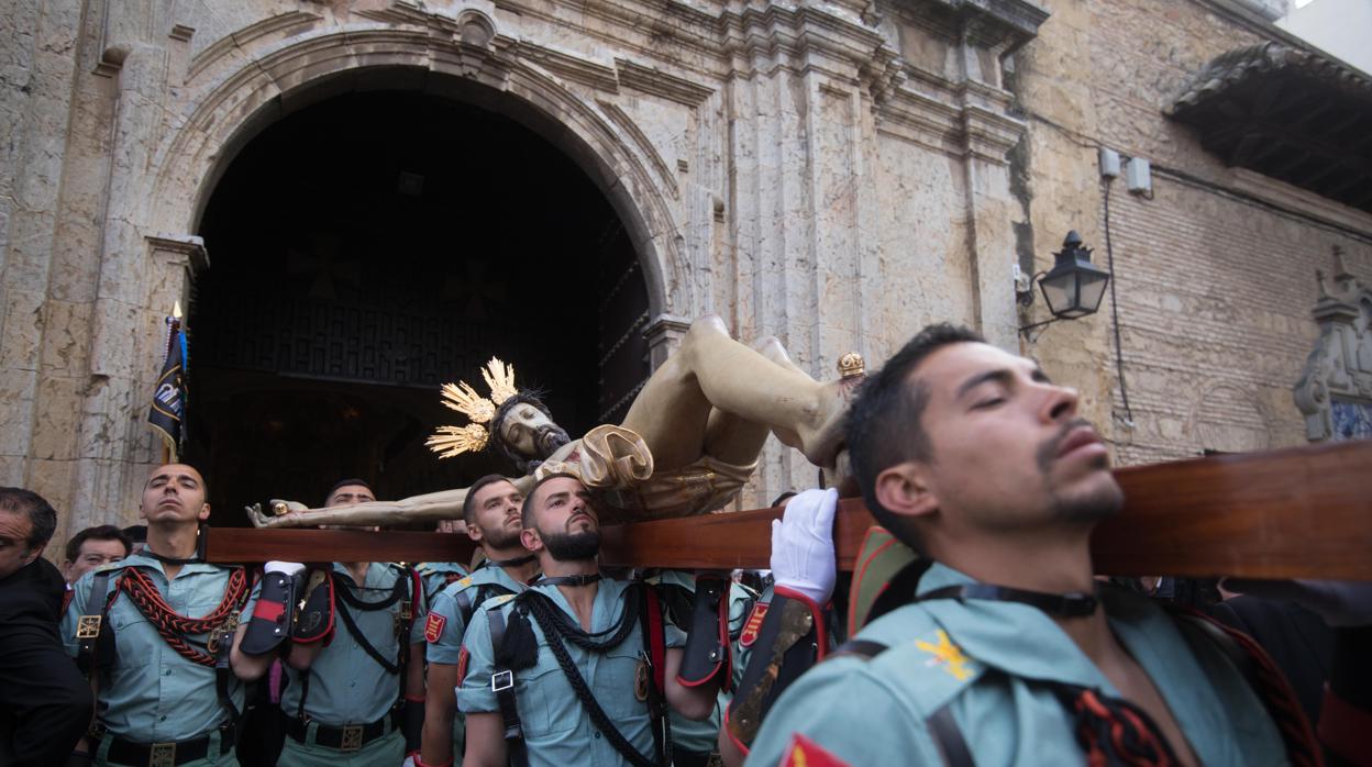 Vía Crucis del Santísimo Cristo de la Caridad en la mañana del Viernes Santo en Córdoba