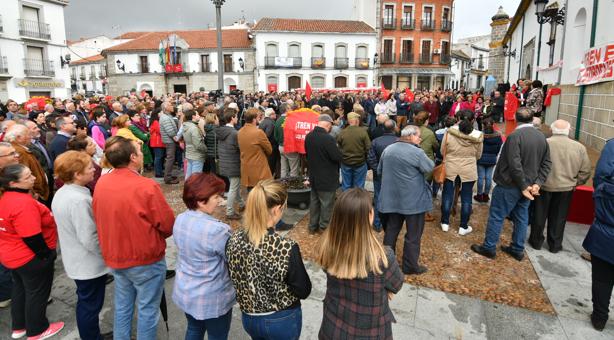 Medio millar de vecinos exige más paradas del AVE en Los Pedroches