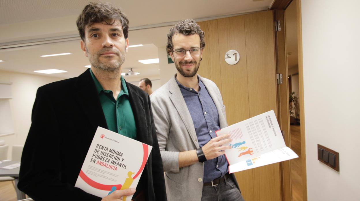 Javier Cuanca y Javier Cabrera durante la presentación del informe en la Fundación Cajasol