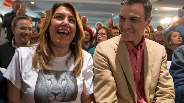 Susana Díaz apuesta al león en su encuentro con Pedro Sánchez