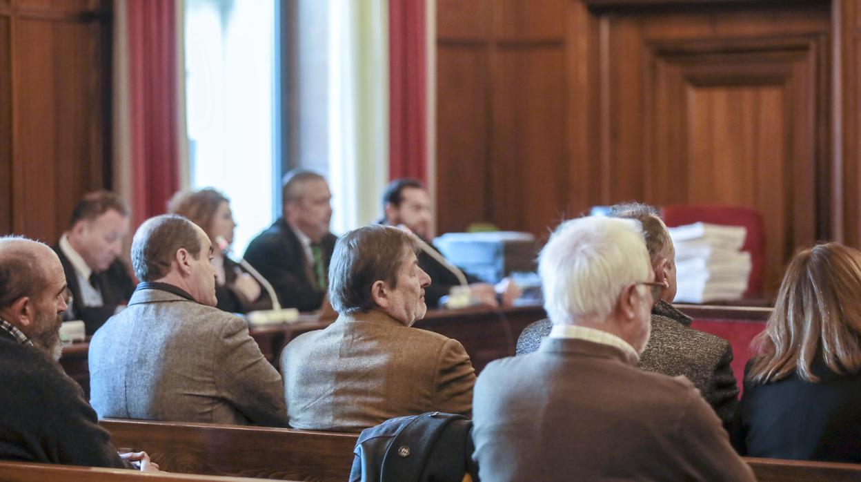 Ex altos cargos sentados en el banquillo en el reciente juicio de Umax