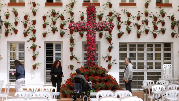 El Mayo cordobés calienta motores: Cruces, Patios y casetas de la Feria de Nuestra Señora de la Salud