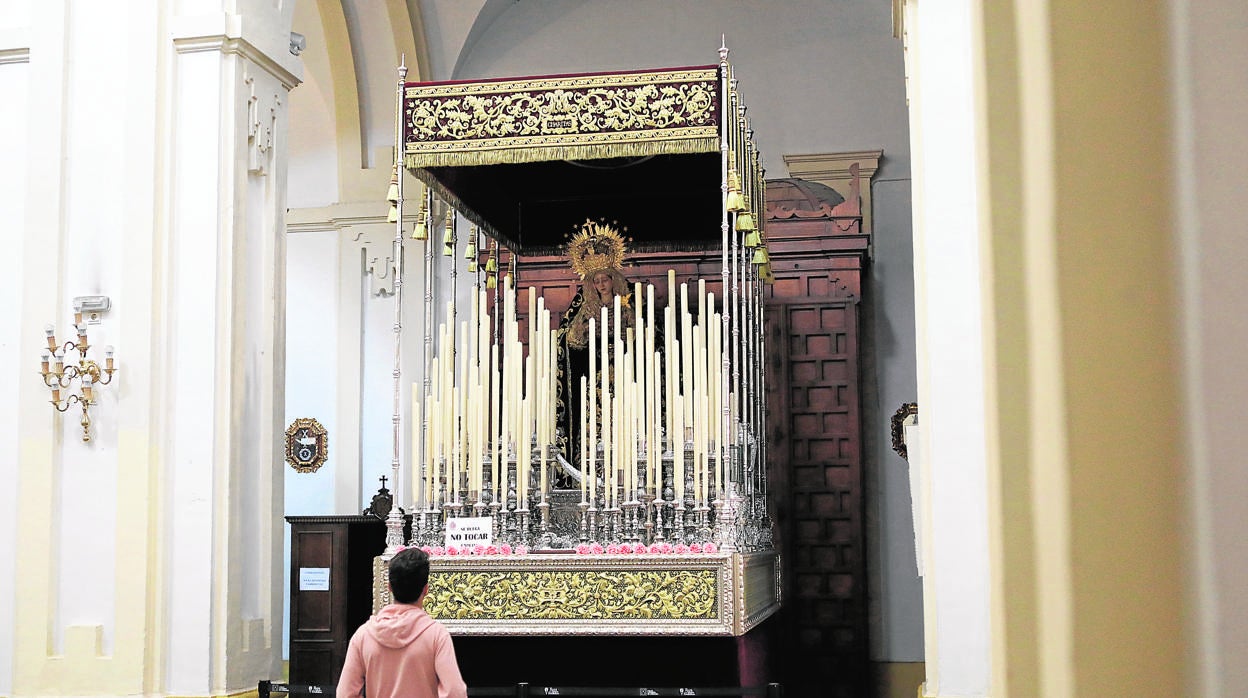 El palio de la Virgen de la Caridad, con sus nuevas medidas