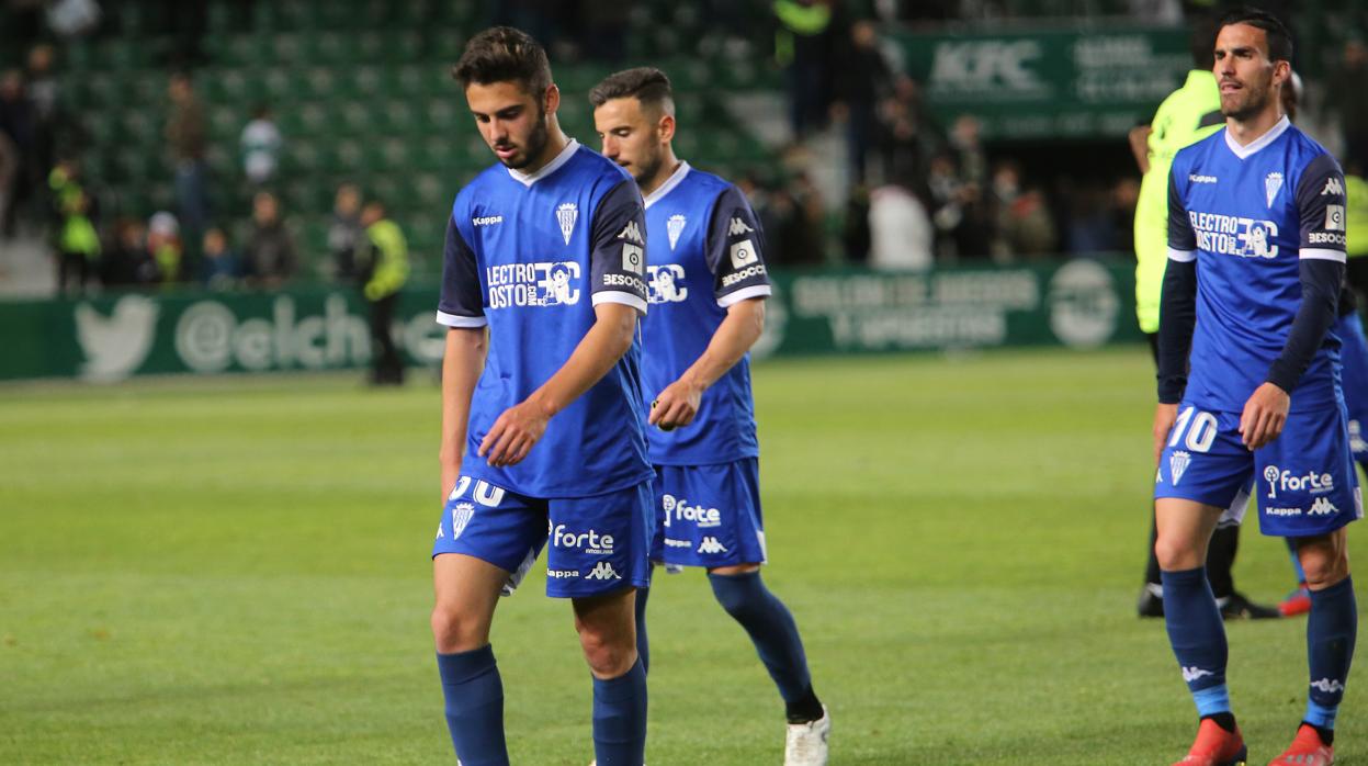 Andrés, Fernández y Alfaro salen del campo del Elche con las cabezas bajas