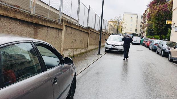 Rescatan a una bebé atrapada en un vehículo en Jaén