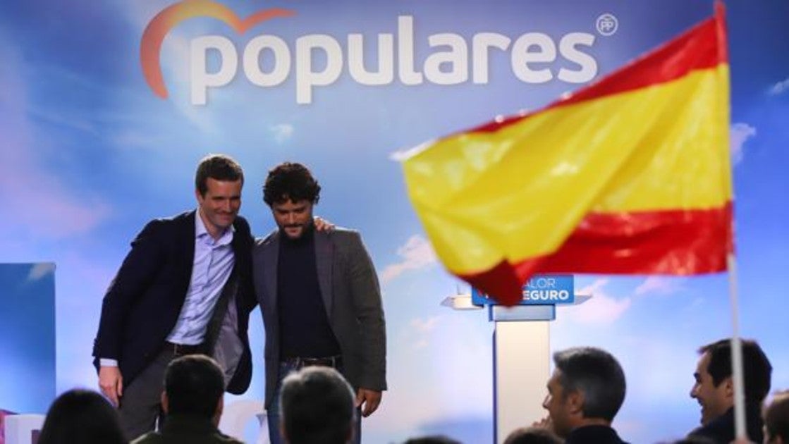 Pablo Casado junto al torero Miguel Abellan en su mitin en Córdoba