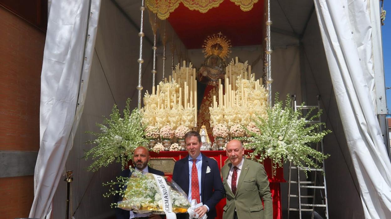 La Virgen de la O de Córdoba, en el momento de recibir a la hermandad de la Merced