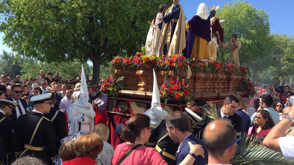 Así fue la caída de la palmera del paso de la Borriquita de Córdoba