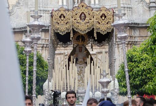 La Virgen de la Candelaria, en el arranque de su procesión
