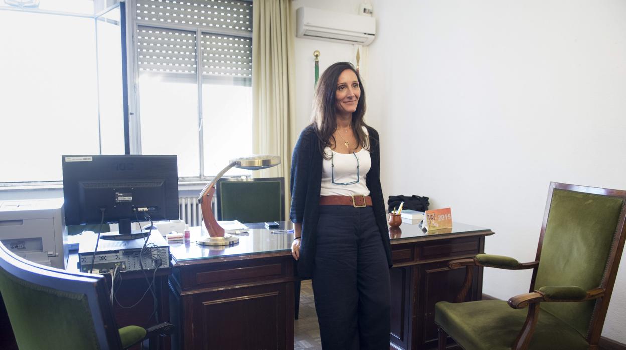 María Núñez Bolaños en su despacho en el juzgado de instrucción 6 de Sevilla