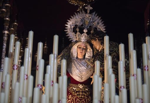 Nuestra Señora Reina de los Ángeles acompañada de San Juan Evangelista