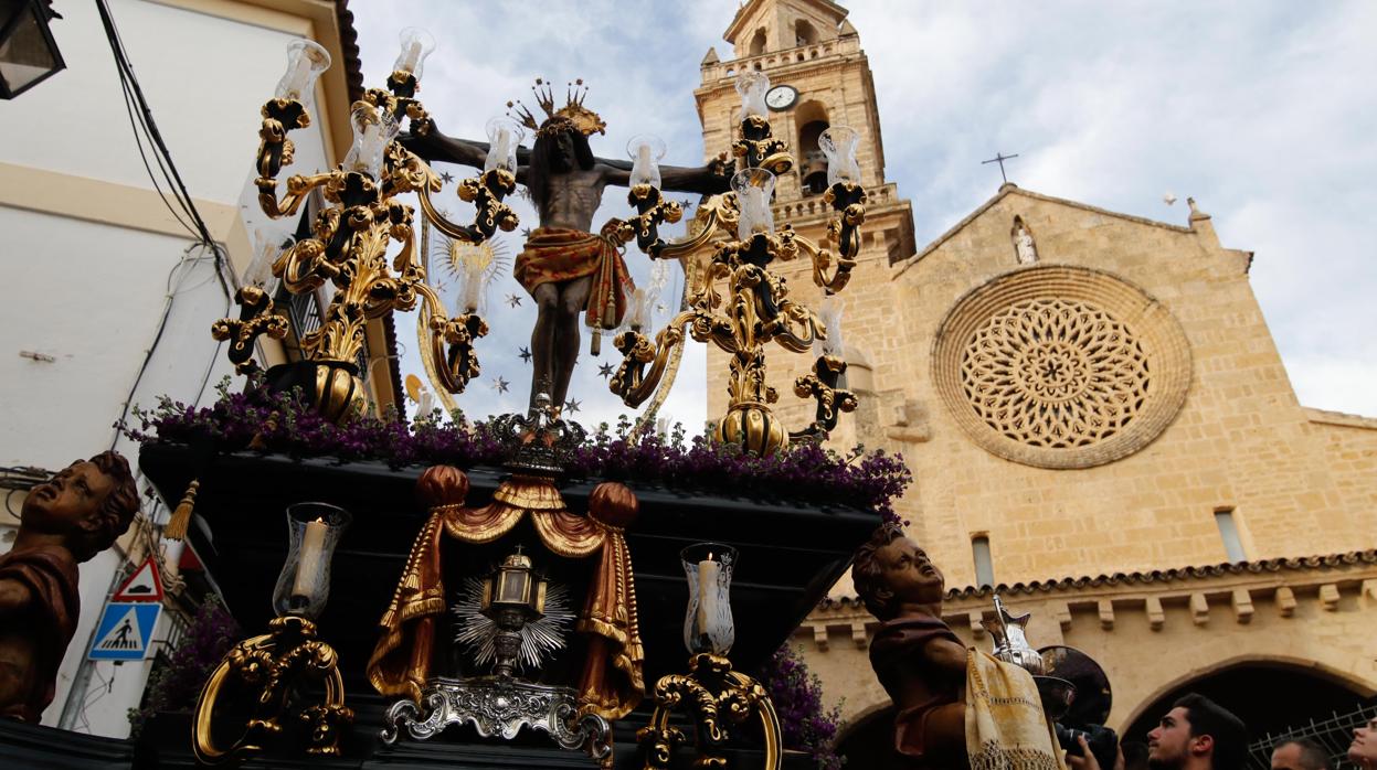 Cristo del Remedio de Ánimas a su salida de San Lorenzo