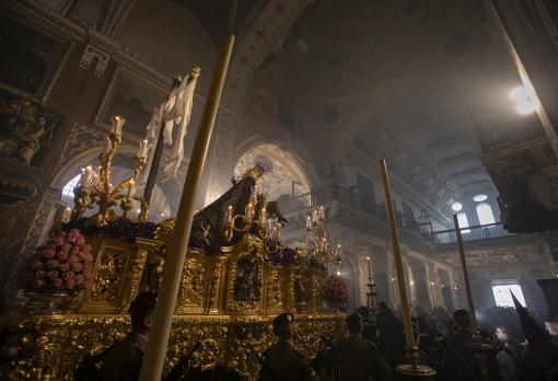 El paso de nuestra señora de las Angustias, en la iglesia de San Agustín