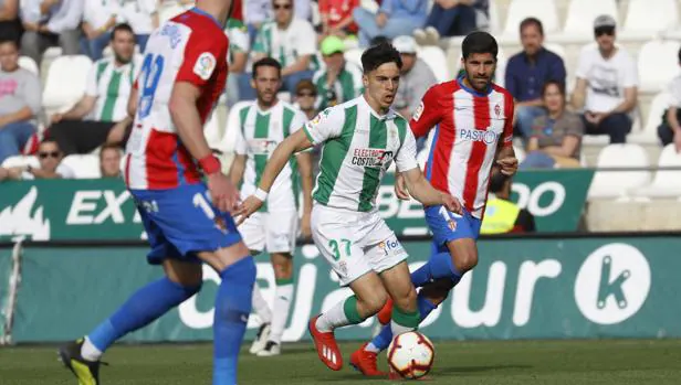 Navarro sopesa cambios en el Córdoba CF para Oviedo