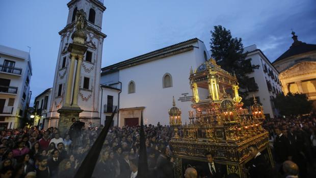 Semana Santa de Córdoba 2019 | El Viernes Santo recupera la calle, pero se queda a medias