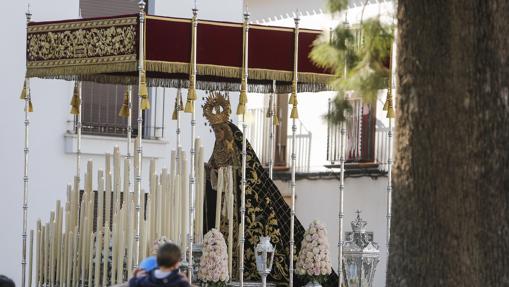La Virgen de la Caridad, en su redimensionado paso de palio, el Martes Santo de Córdoba