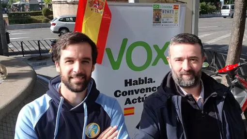 Rafael Saco (a la derecha), durante un acto de Vox para las autonómicas