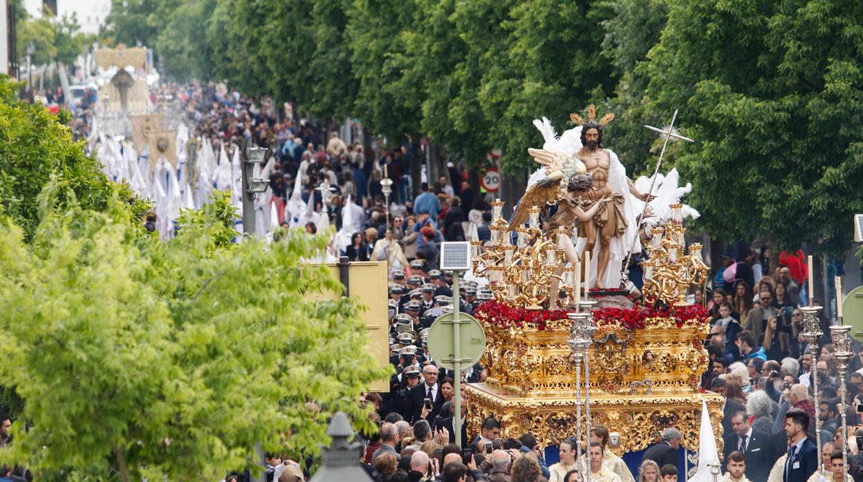 La hermandad del Resucitado de Córdoba realiza su salida procesional el Domingo de Resurrección