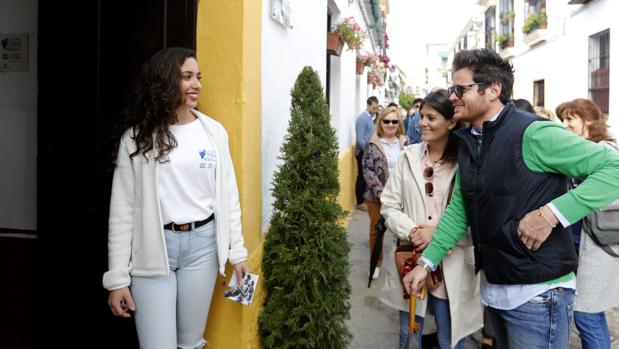 La empresa que aspira al contrato de controladores en los Patios de Córdoba baja un 25% el precio por hora