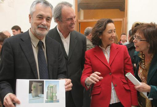 Griñán, como consejero de Hacienda, en el verano de 2007 presentando Torre Poniente