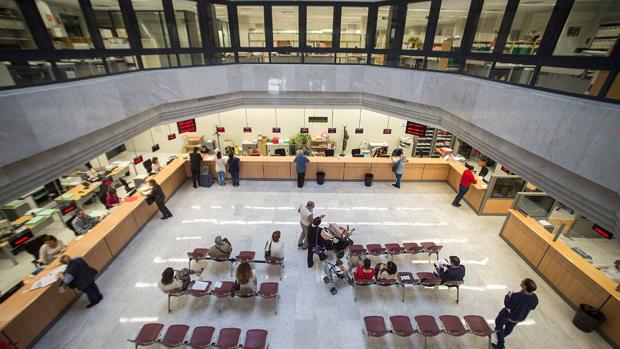 Una opositora es nombrada funcionaria de la Junta de andalucía seis años después de realizar el examen