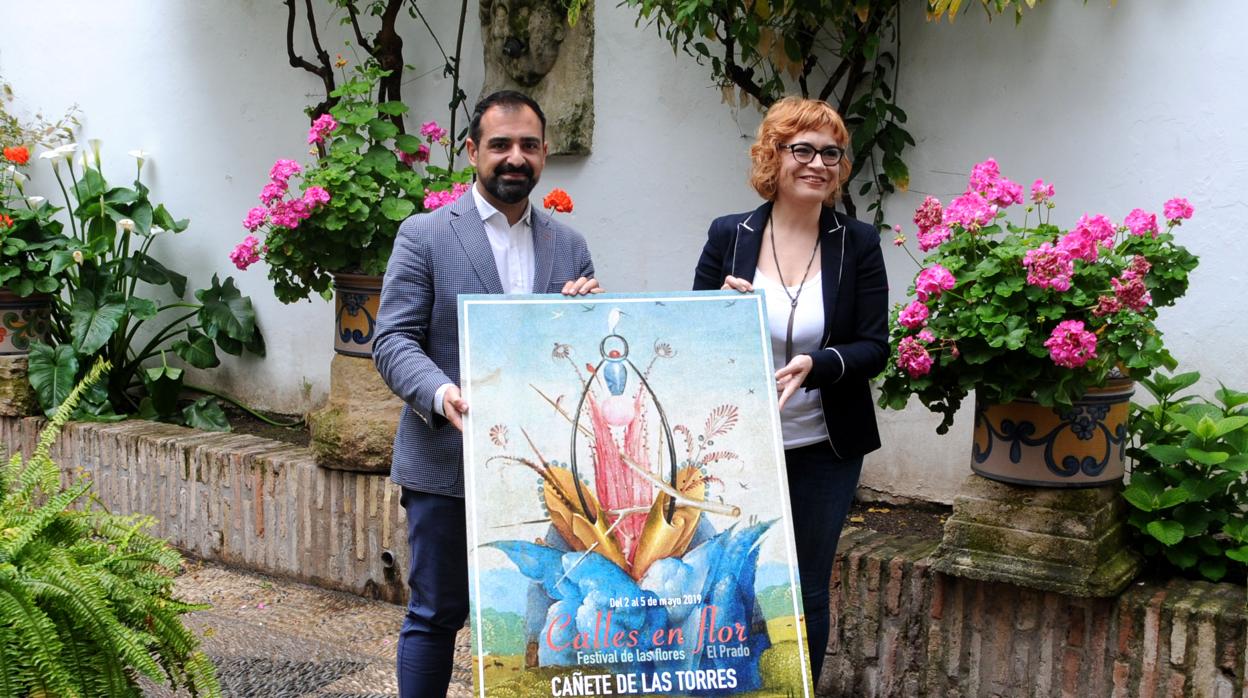Presentación del cartel sobre el festival de las flores de Cañete de las Torres