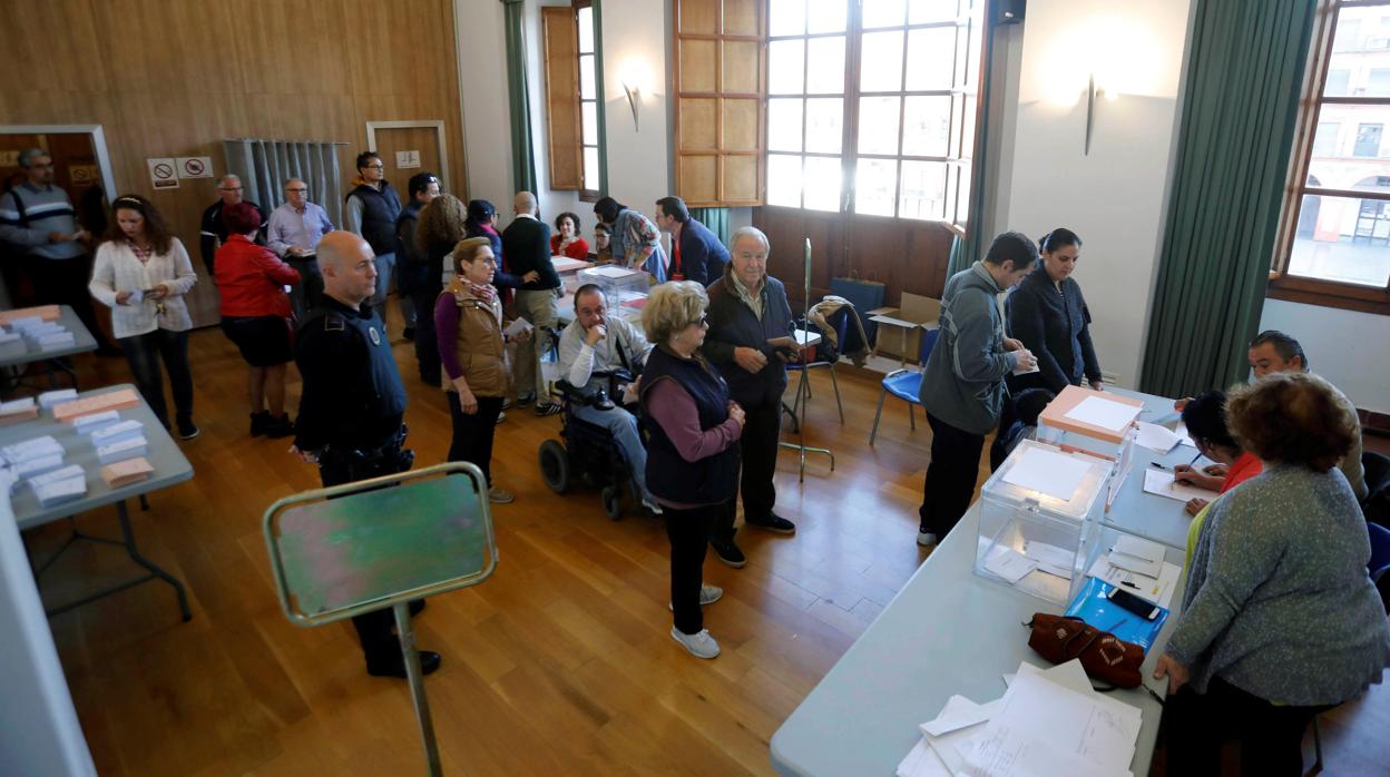 Un colegio electoral en Córdoba este domingo