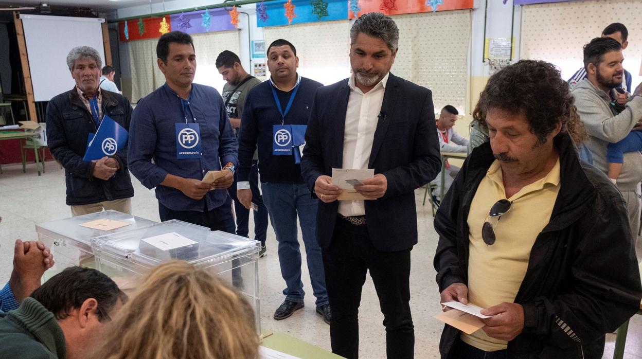 Juan José Cortés, votando este domingo en Huelva