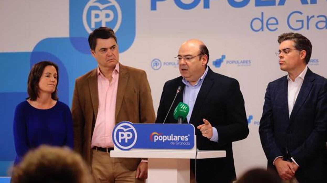 El candidato a la Alcaldía y presidente Sebastián Pérez compareció el domingo con Carlos Rojas y Vicente Azpitarte, que serán congresista y senador, respectivamente