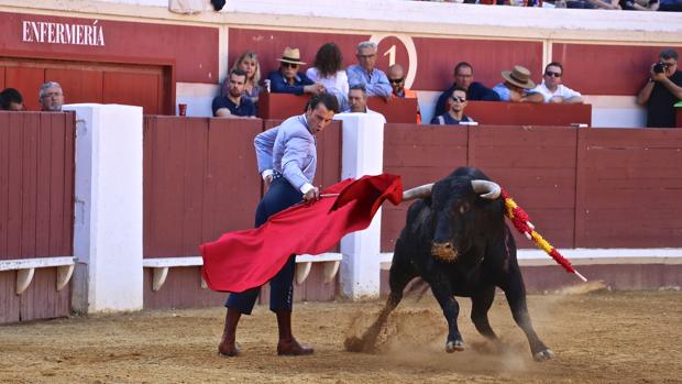 Finito de Córdoba y De Justo brillan en el festival taurino de Lucena, que cortó doce orejas y un rabo