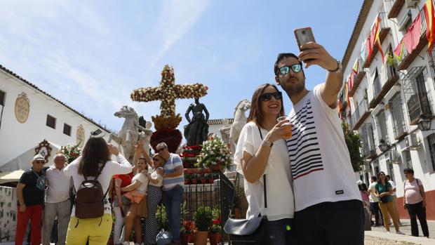 Las Cruces de Mayo de Córdoba devuelven la vida a las calles para celebrar la primavera