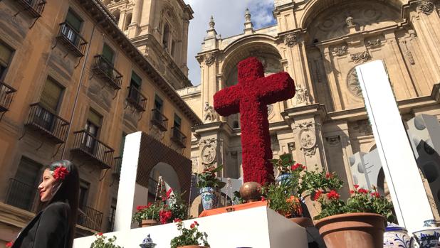 Granada celebra su tradicional Día de la Cruz sin peros