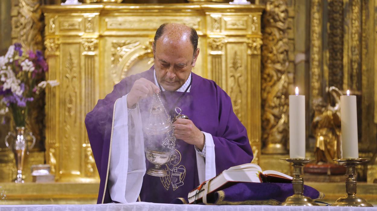 Ricardo Olmo, Fray Ricardo de Córdoba, durante la celebración de una eucaristía