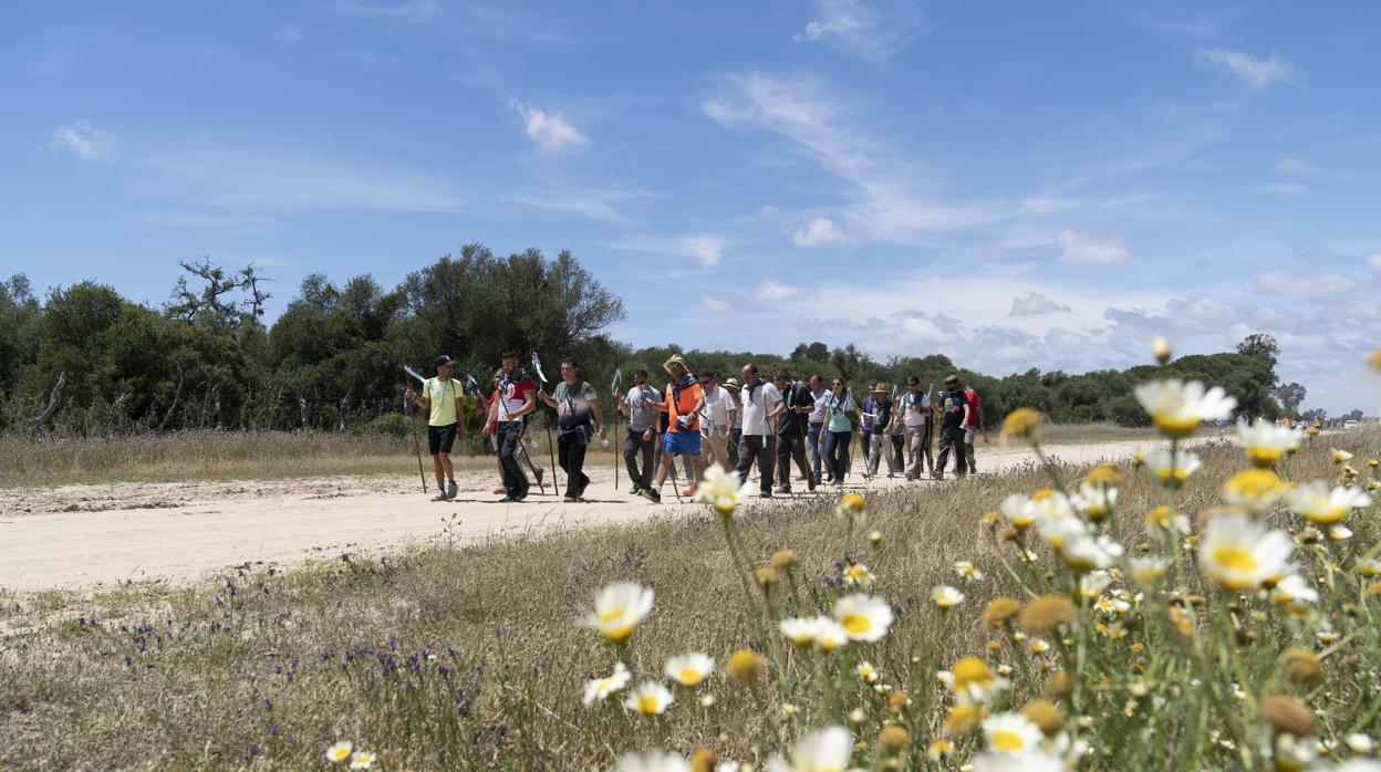 Los presos de Huelva a pocos metros de alcanzar El Rocío