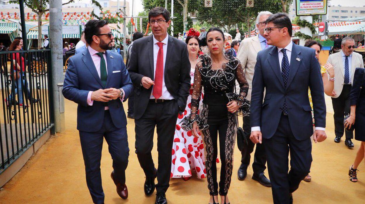 Juan Marín, Marta Bosquet y Álvaro Pimentel en la Feria de Abril de Sevilla