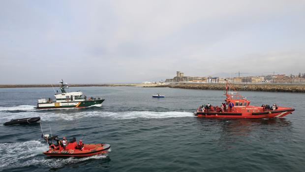 Casi 300 inmigrantes llegan a las costas de Cádiz en las últimas horas