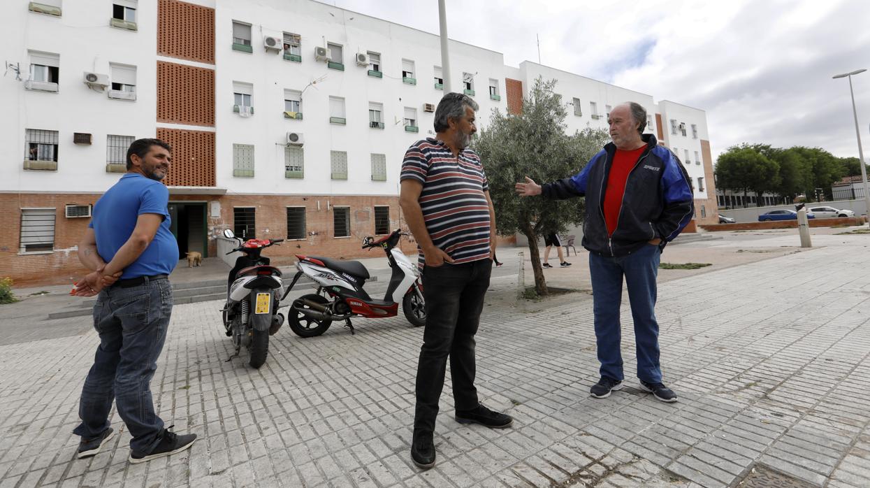 Vecinos de las Palmeras mantienen una charla