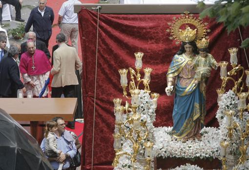 María Auxiliadora coronada, preparada para volver a su barrio de San Lorenzo