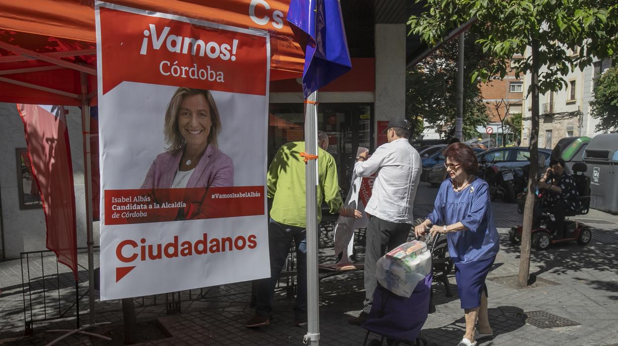 Publicidad electoral de Ciudadanos en el barrio de Ciudad Jardín de Córdoba